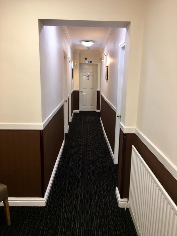 Globe Inn Тамуърт Екстериор снимка