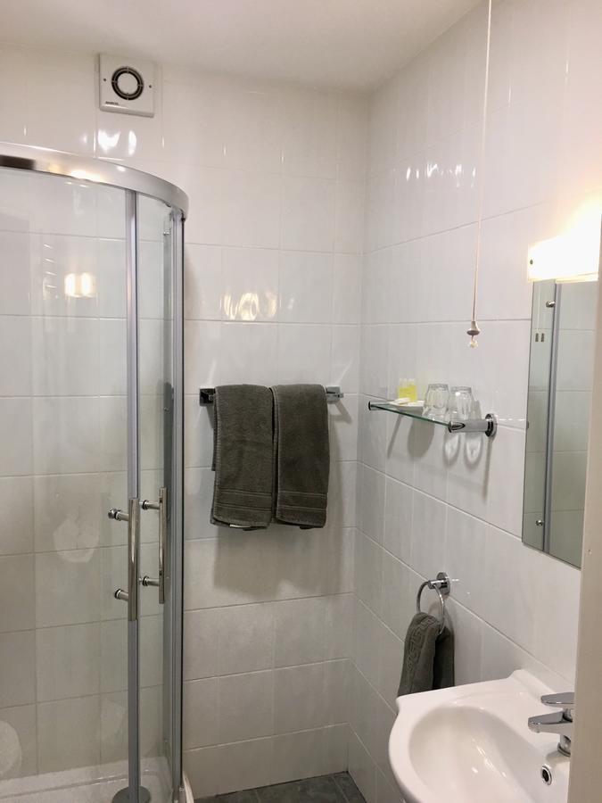 Globe Inn Тамуърт Екстериор снимка